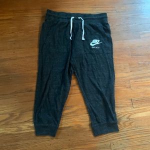 Women’s cropped Nike sweatpants size m